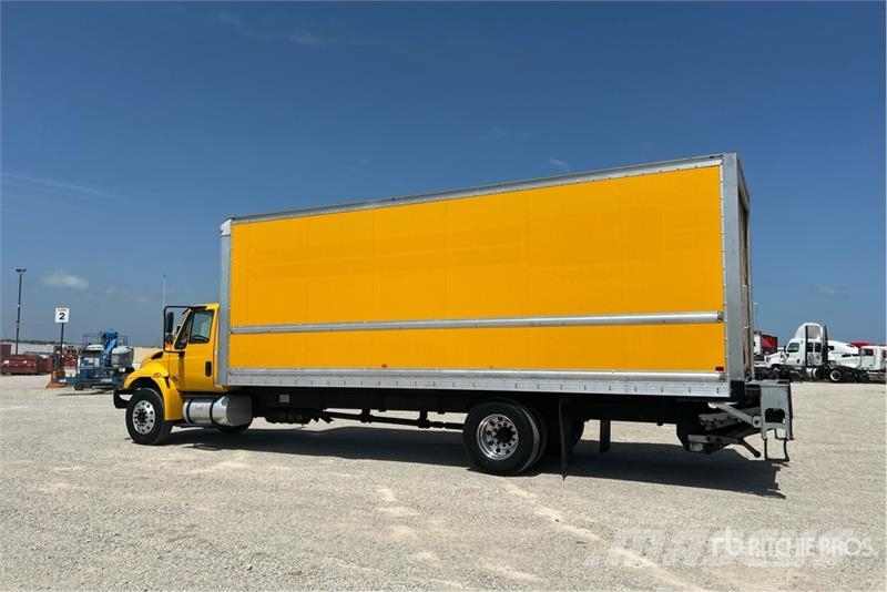 International 4300 Skriňová nadstavba