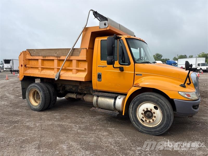 International 4300 Pašizgāzējs