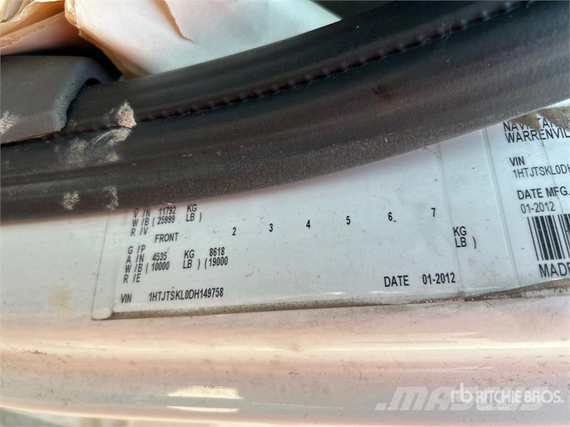 International 4300 Samochody ciężarowe ze skrzynią zamkniętą