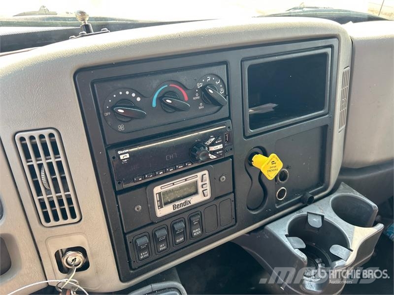 International 4300 Skriňová nadstavba