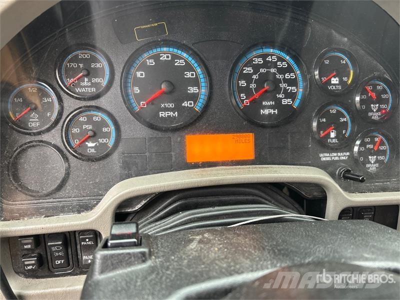 International 4300 Umpikorikuorma-autot
