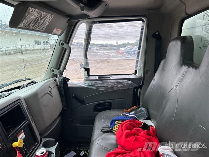 International 4300 Umpikorikuorma-autot