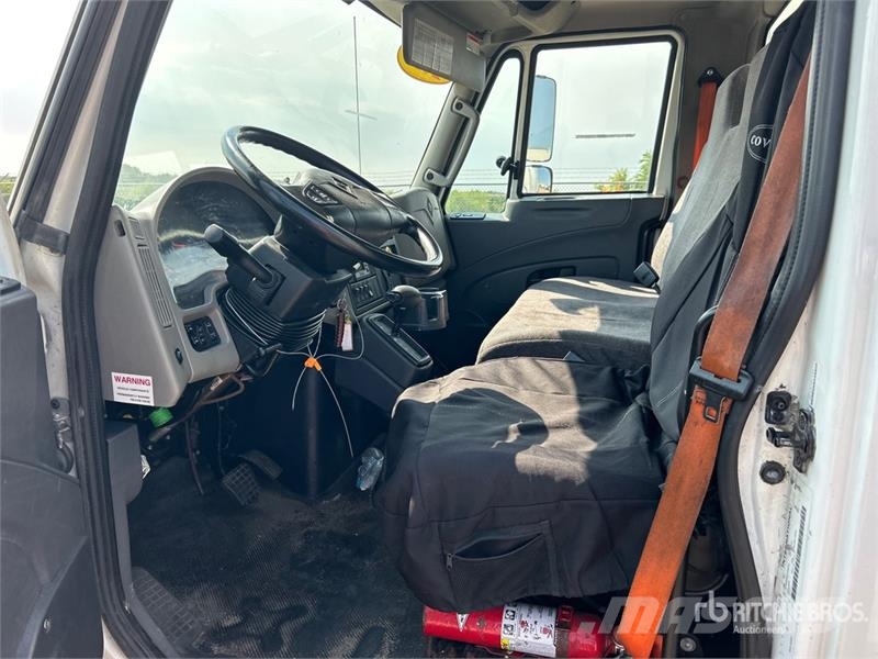 International 4300 Skriňová nadstavba