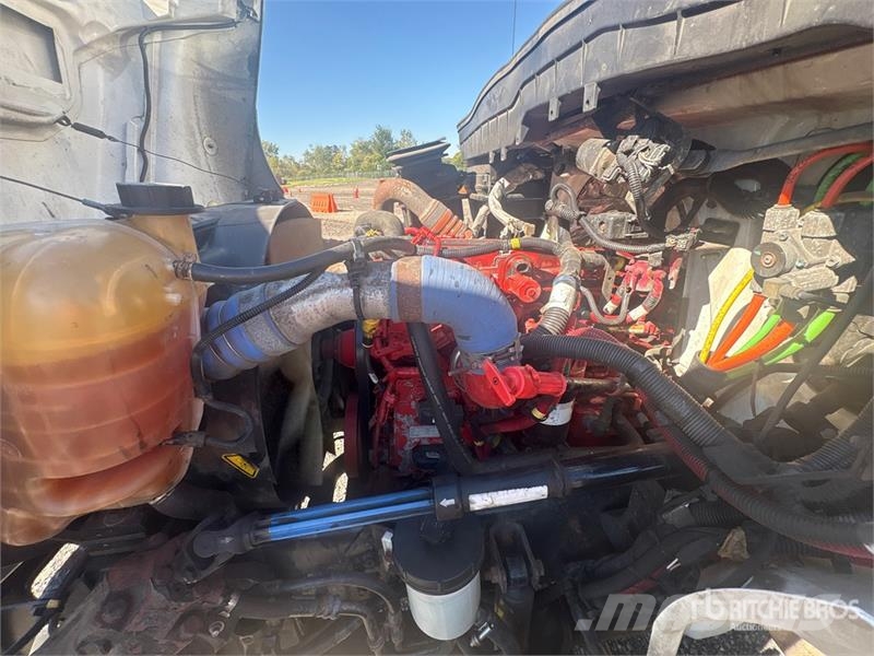 International 4300 Sunkvežimiai su dengtu kėbulu
