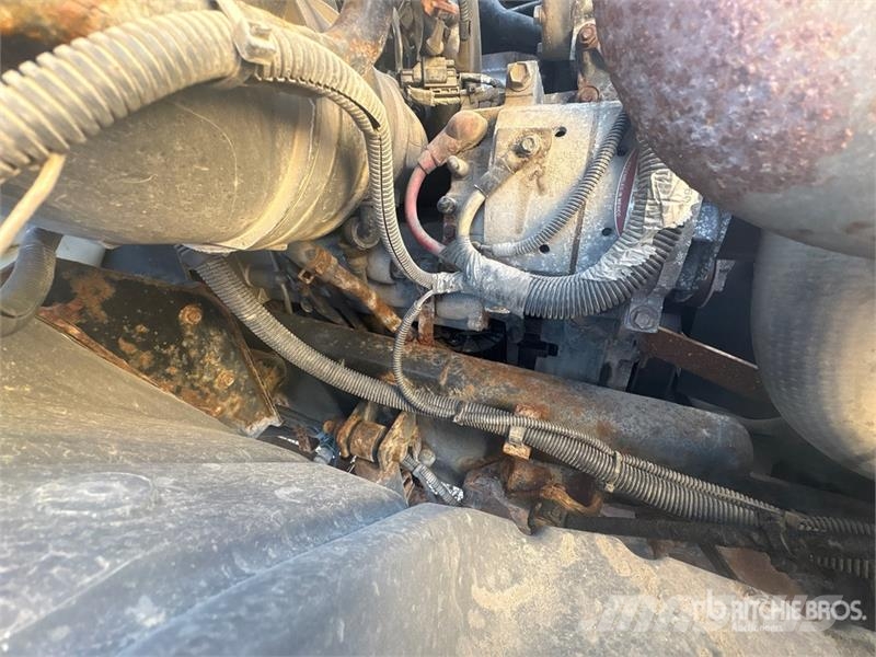 International 4300 شاحنات ذات هيكل صندوقي