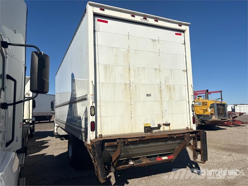 International 4300 شاحنات ذات هيكل صندوقي