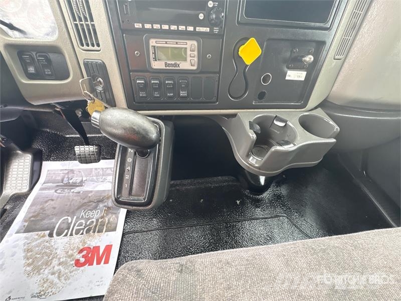 International 4300 Umpikorikuorma-autot