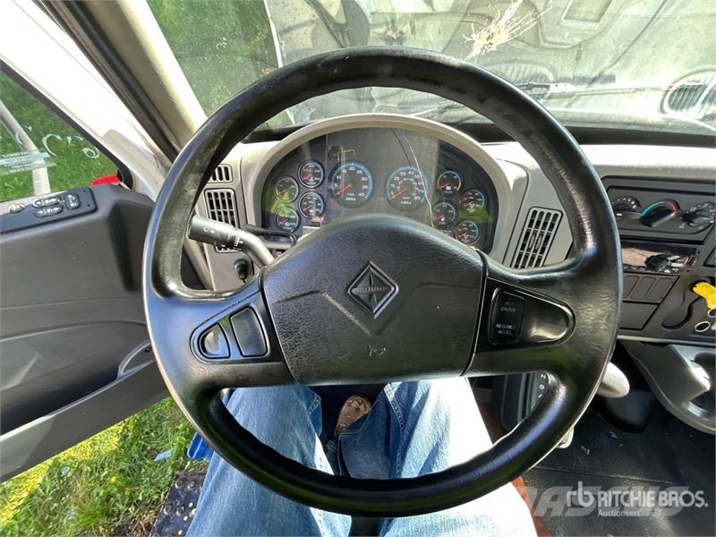 International 4300 탑차 트럭