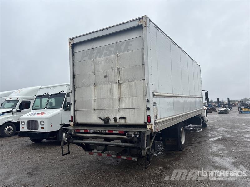 International 4300 Camiones con caja de remolque