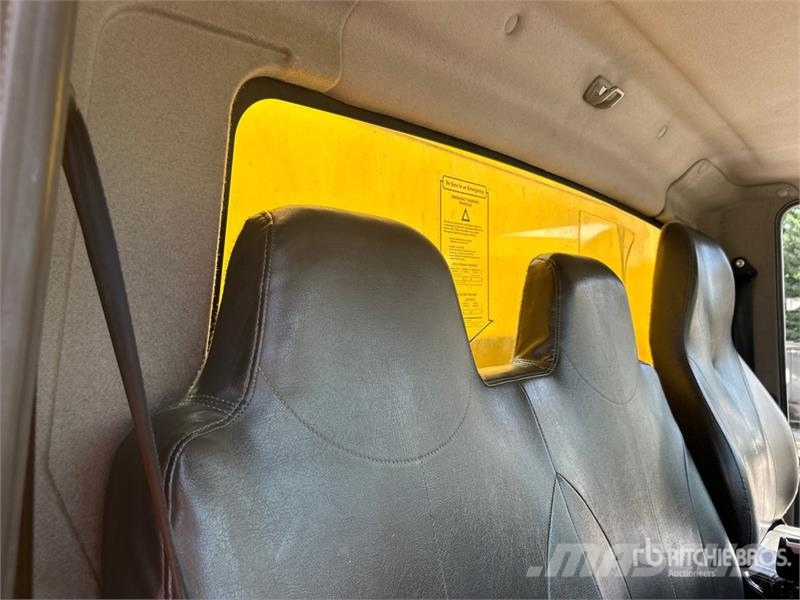International 4300 Skriňová nadstavba