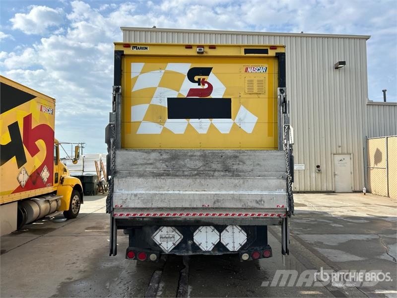 International 4300 Samochody ciężarowe ze skrzynią zamkniętą
