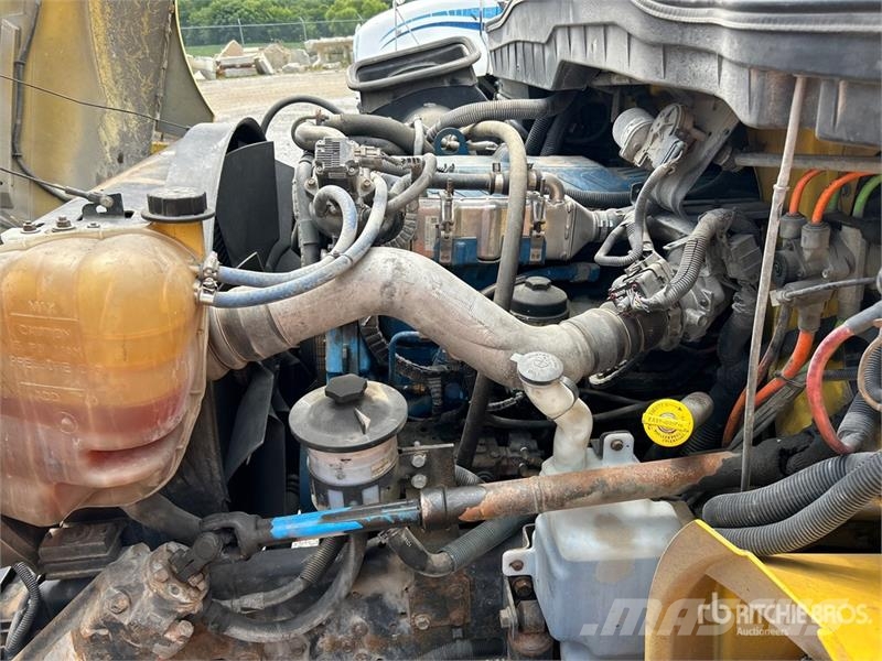 International 4300 Samochody ciężarowe ze skrzynią zamkniętą