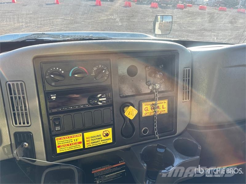 International 4300 Umpikorikuorma-autot