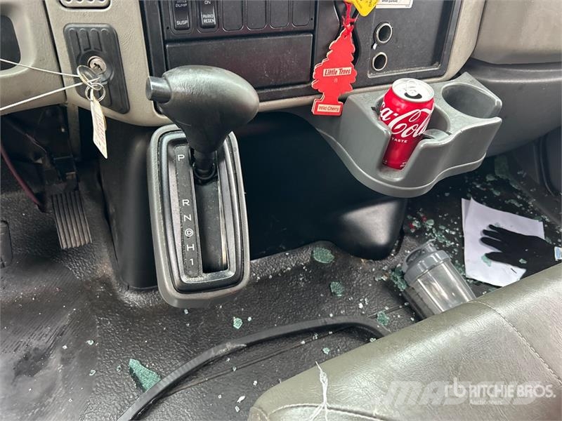 International 4300 Umpikorikuorma-autot