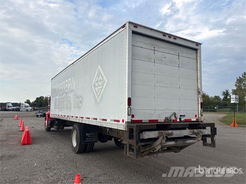 International 4300 Camiones con caja de remolque