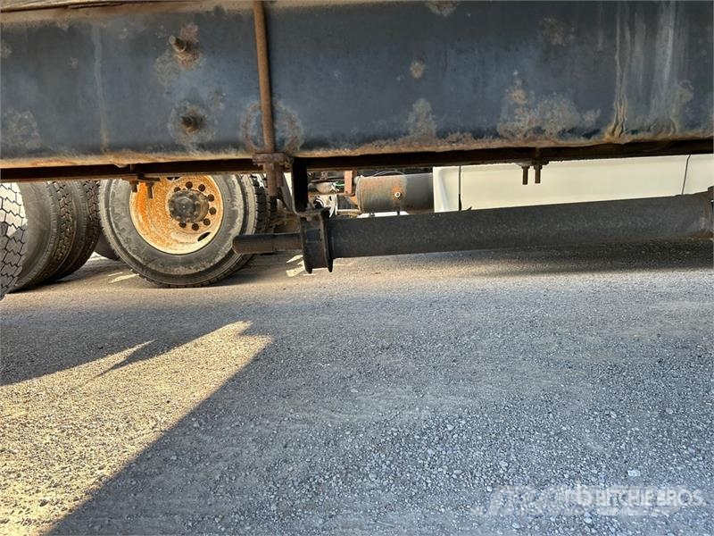 International 4300 Samochody ciężarowe ze skrzynią zamkniętą
