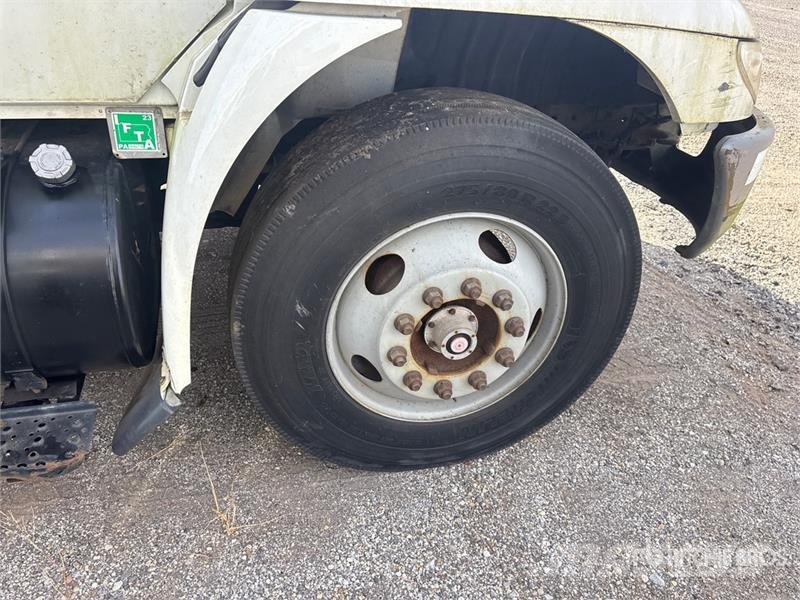 International 4300 Skříňová nástavba