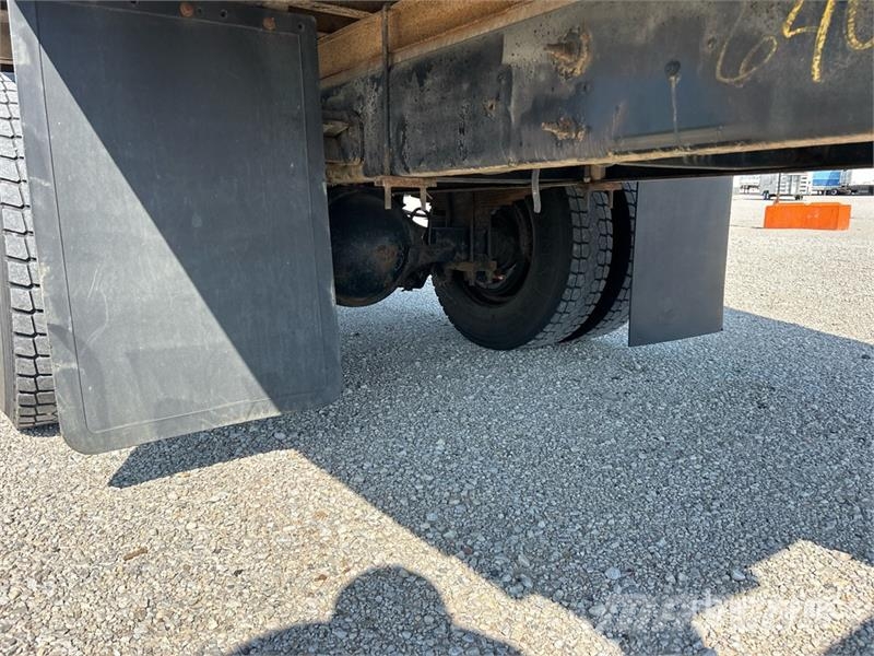 International 4300 شاحنات ذات هيكل صندوقي