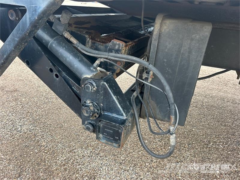 International 4300 Camiones con caja de remolque