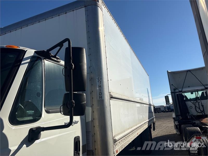 International 4300 شاحنات ذات هيكل صندوقي