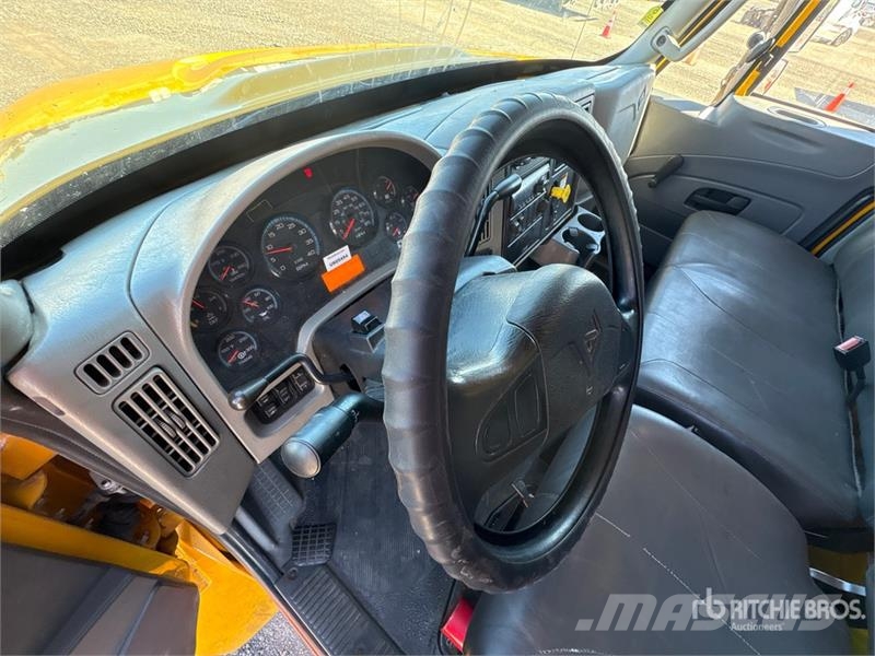 International 4300 ボックスボディー、ウイング、箱車