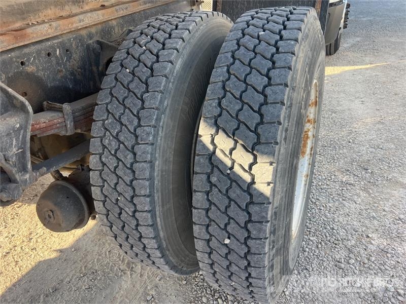 International 4300 4x2 T/A Dump Truck Грузовики-Самосвалы