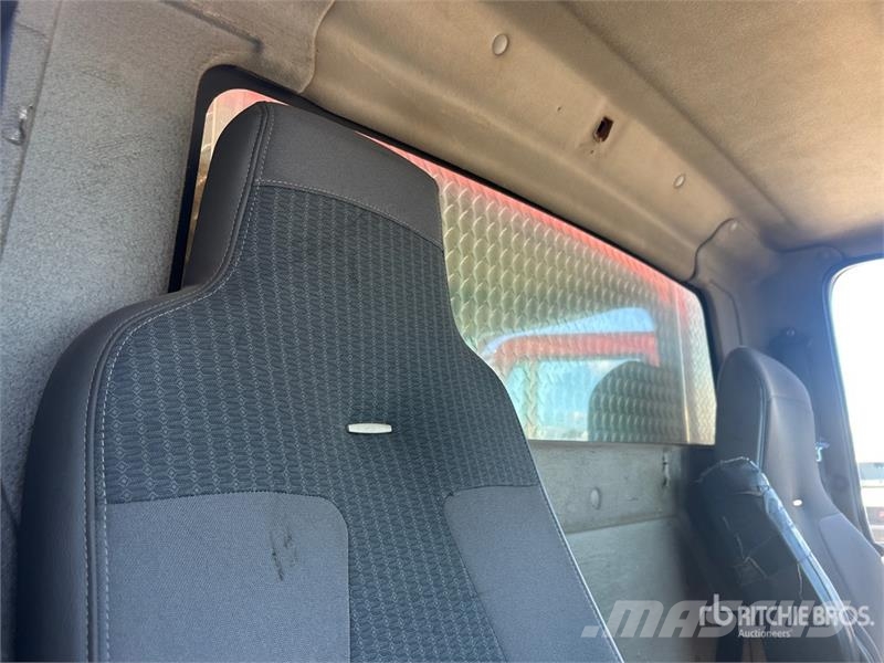 International 4300 4x2 Flatbed Truck Flakbilar