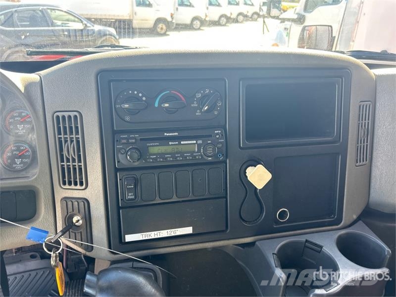 International 4300 4x2 Flatbed Truck Flakbilar