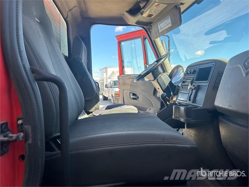 International 4300 4x2 Flatbed Truck Flakbilar