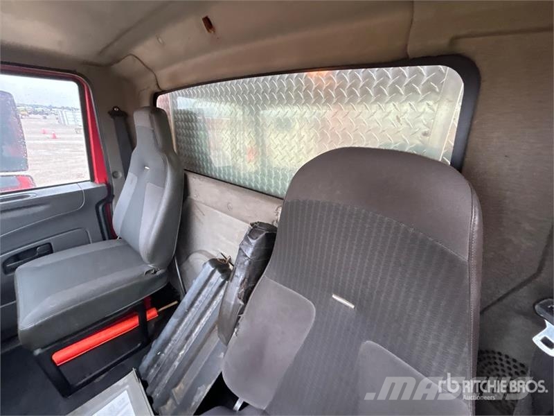 International 4300 4x2 Flatbed Truck 平ボディー