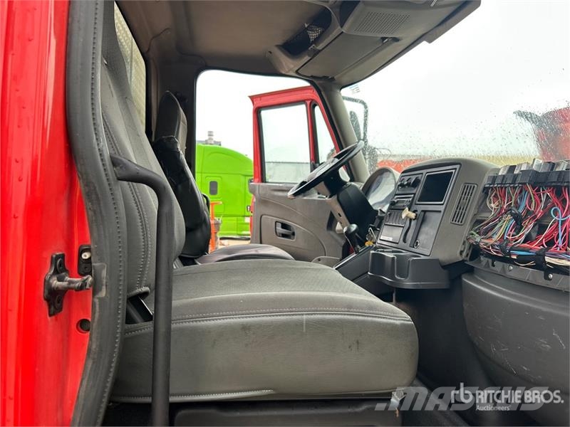 International 4300 4x2 Flatbed Truck 平ボディー