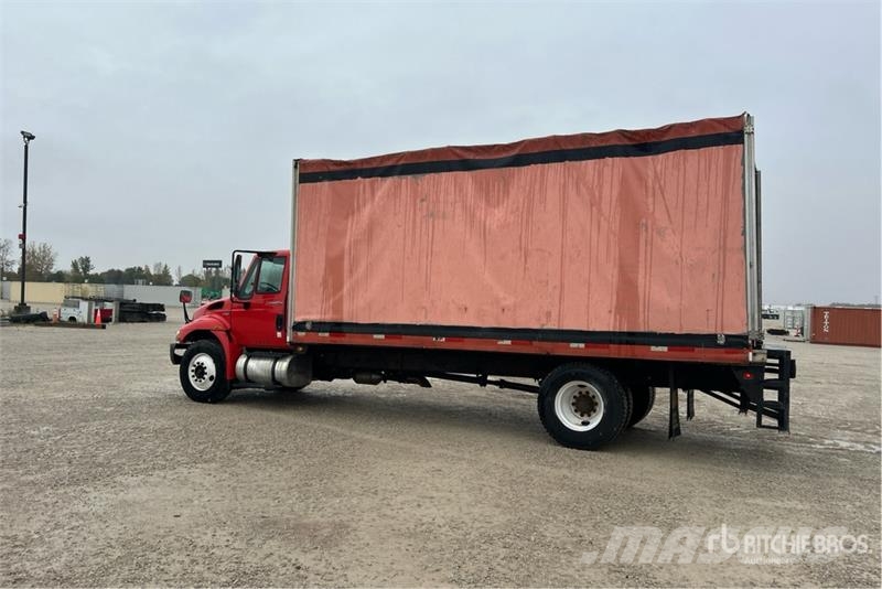 International 4300 4x2 Flatbed Truck 平ボディー