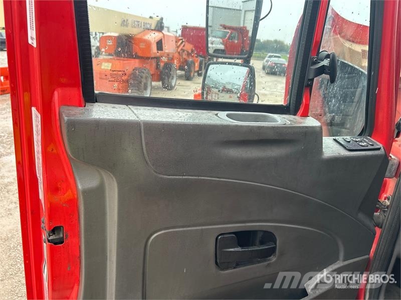 International 4300 4x2 Flatbed Truck 平ボディー