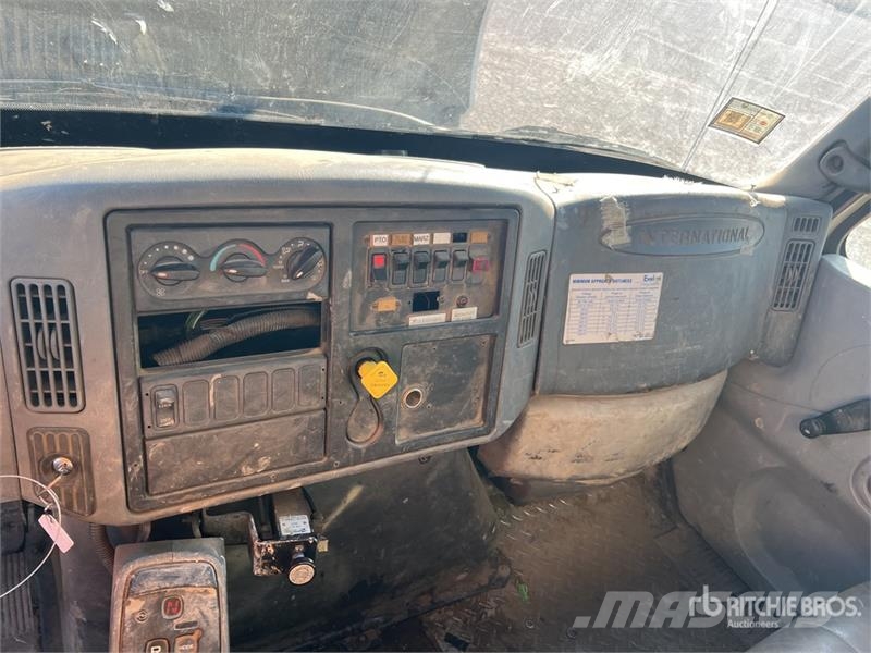 International 4300 4x2 T/A Dump Truck Грузовики-Самосвалы