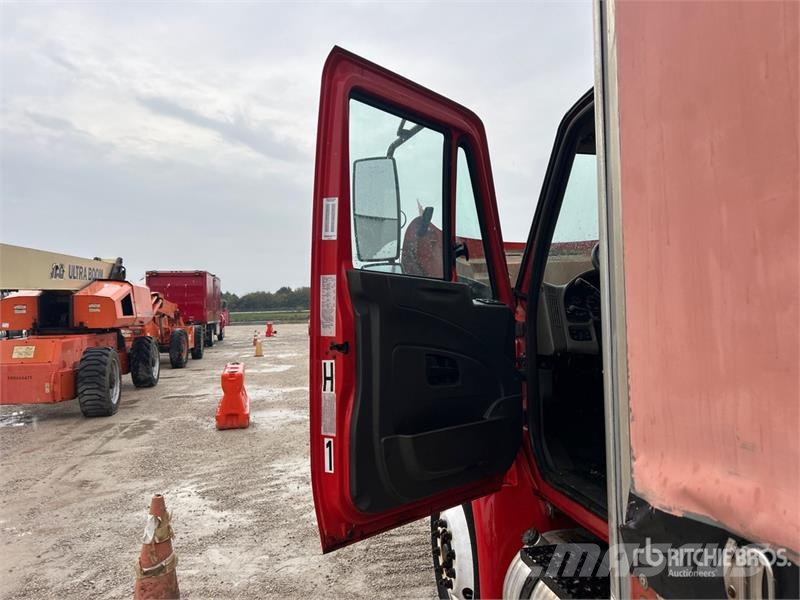 International 4300 4x2 Flatbed Truck 平ボディー