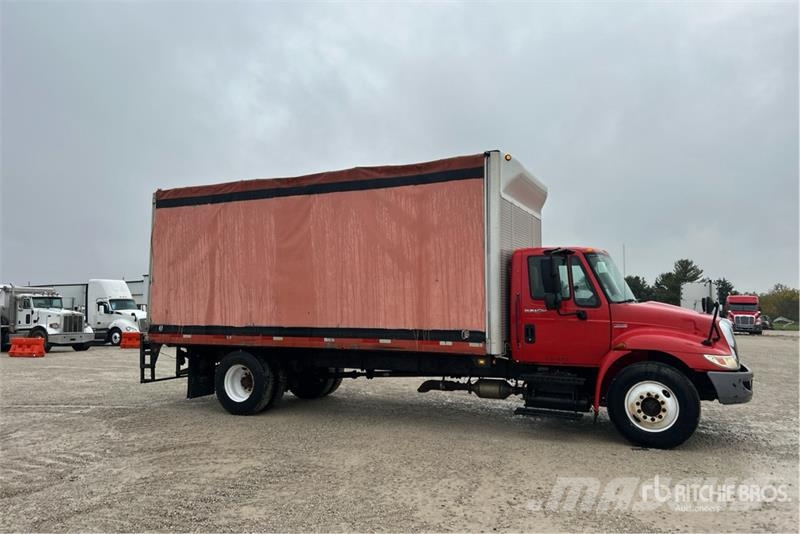 International 4300 4x2 Flatbed Truck 平ボディー