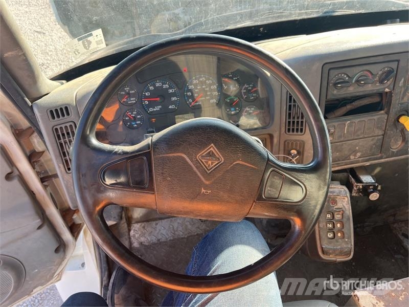 International 4300 4x2 T/A Dump Truck Грузовики-Самосвалы