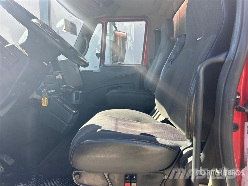 International 4300 4x2 Flatbed Truck Flakbilar