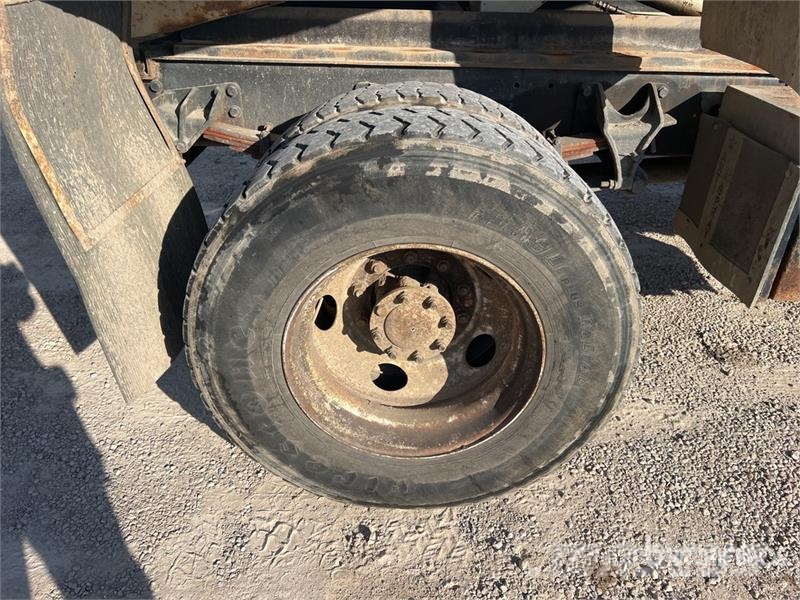 International 4300 4x2 T/A Dump Truck Грузовики-Самосвалы