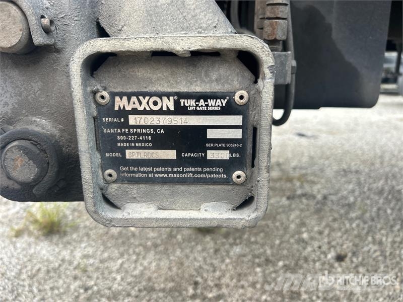 International 4300 SBA Furgons
