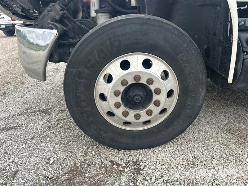 International 4300 SBA Furgons