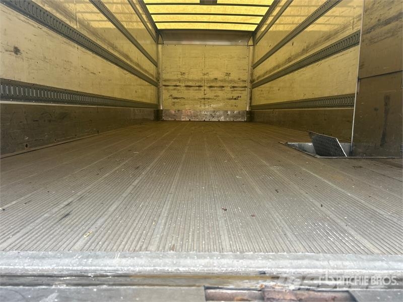 International 4300 SBA Furgons
