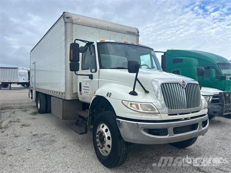 International 4300 SBA Furgons