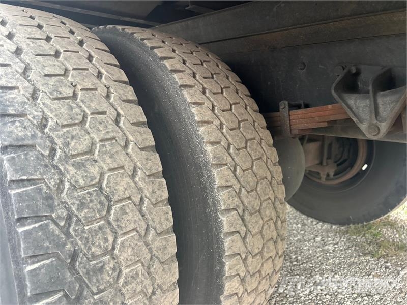 International 4300 SBA Furgons