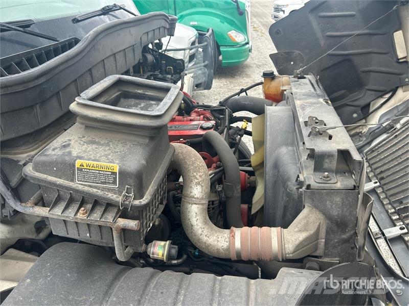 International 4300 SBA Furgons