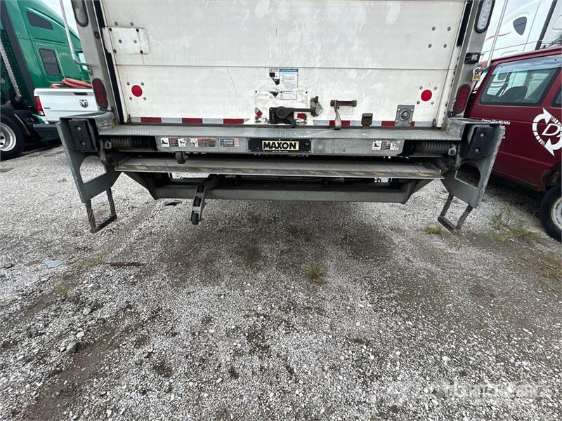 International 4300 SBA Furgons