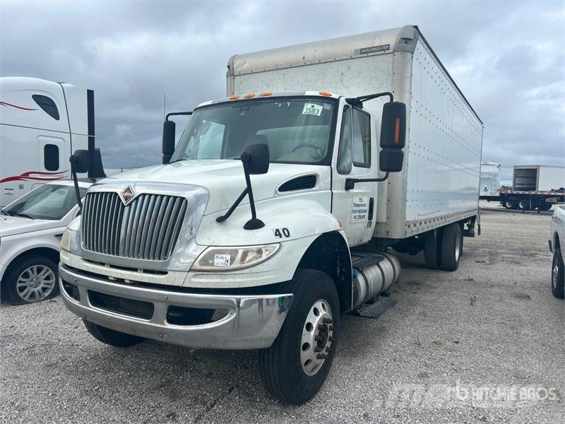 International 4300 SBA Furgons