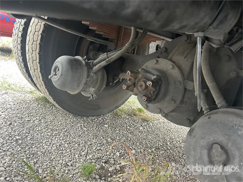 International 4300 SBA Furgons