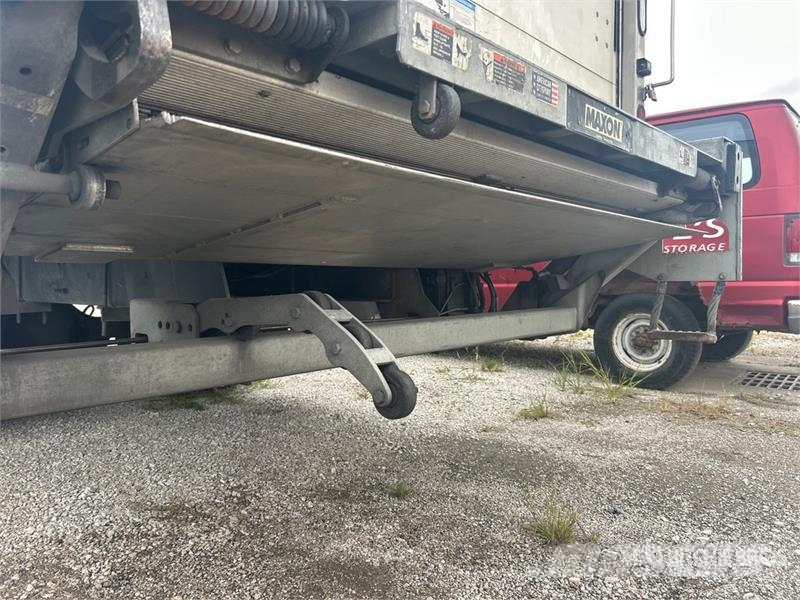 International 4300 SBA Furgons