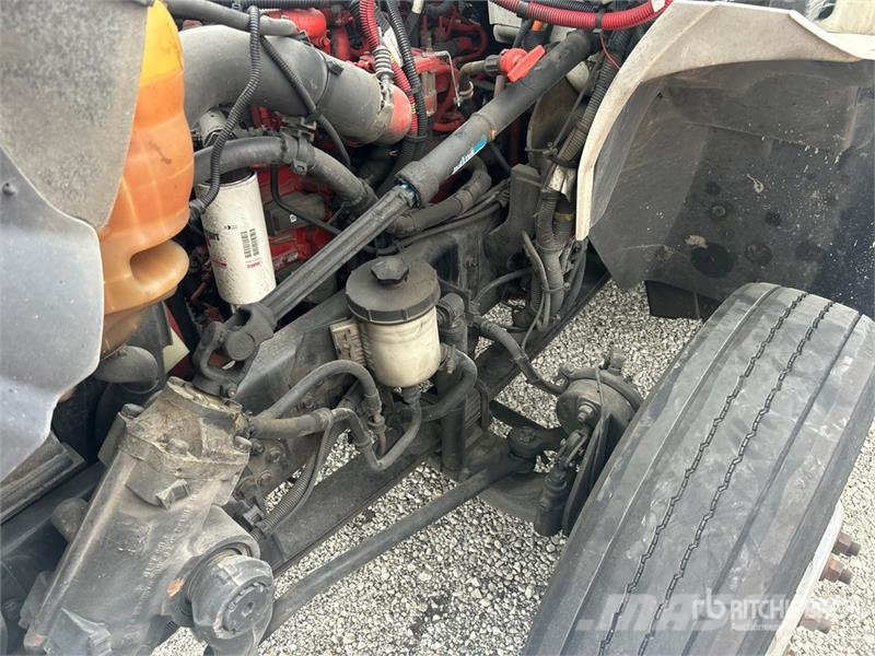 International 4300 SBA Furgons